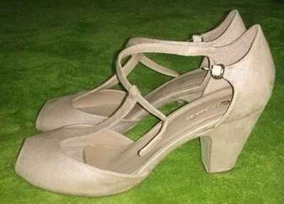 Scarpe secondo abito