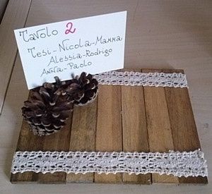 Il centrotavola per gli invitati (di fianco ci sarà un vaso di orchidee interrate e un cuoricino di 