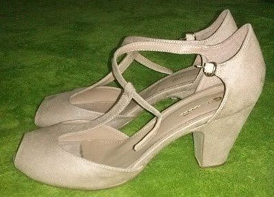 Scarpe secondo abito