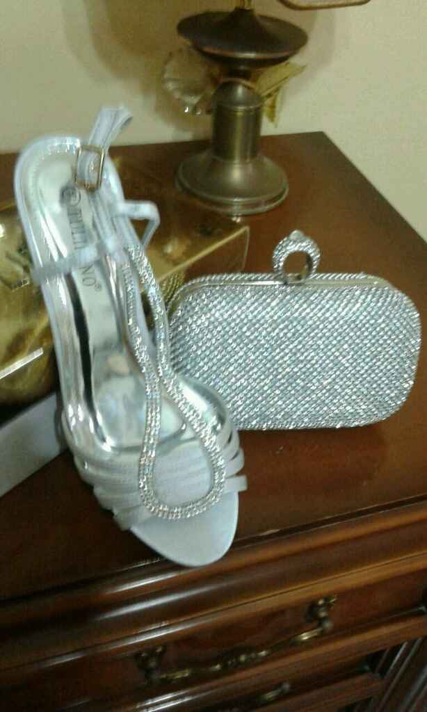 L'abito di mia mamma ma non è convinta - 1