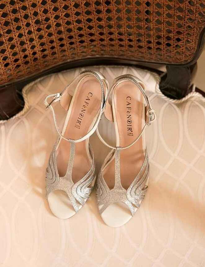 Mi fate vedere le vostre scarpe? - 1