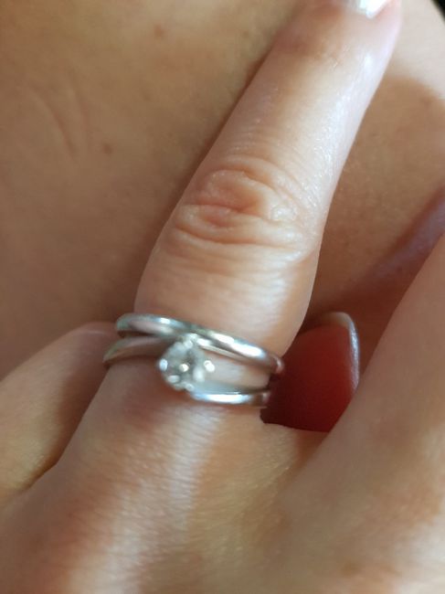 E ora mostraci una foto del tuo anello di fidanzamento! - 1