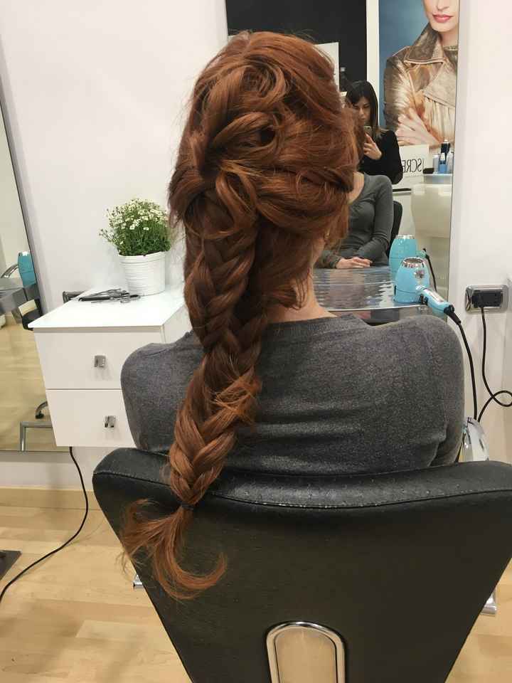  Prova acconciatura... consigli... da notare che la parte superiora e molto simile... la parte sotto