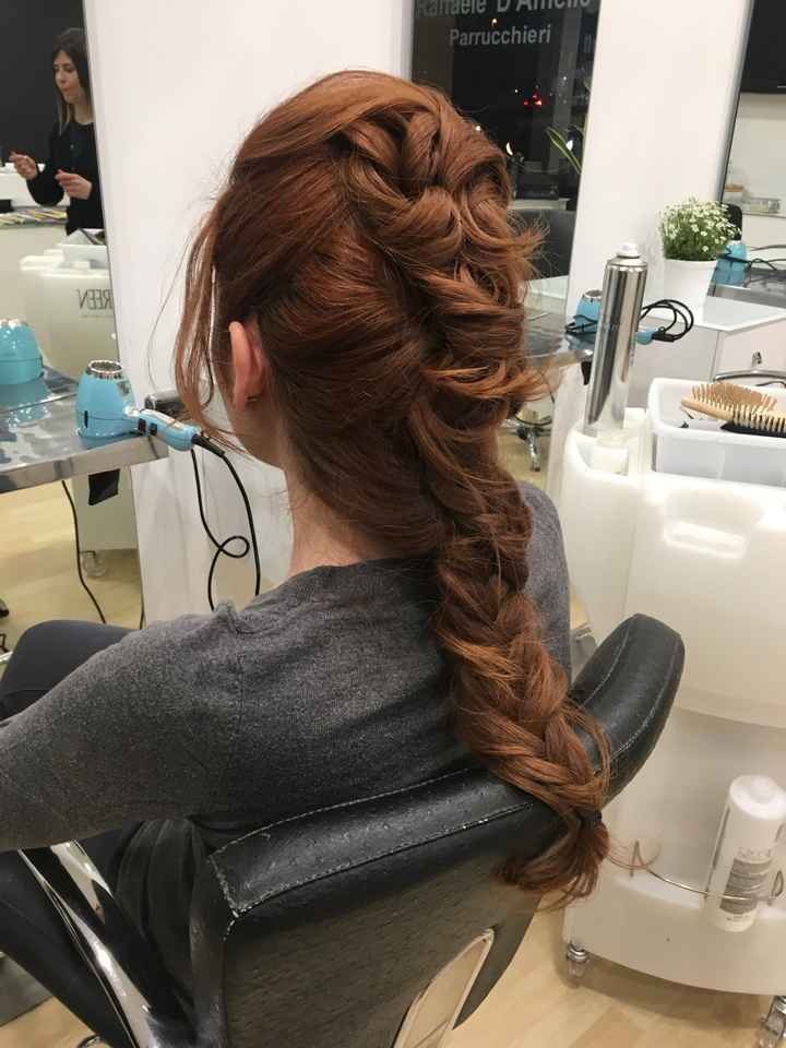  Prova acconciatura... consigli... da notare che la parte superiora e molto simile... la parte sotto