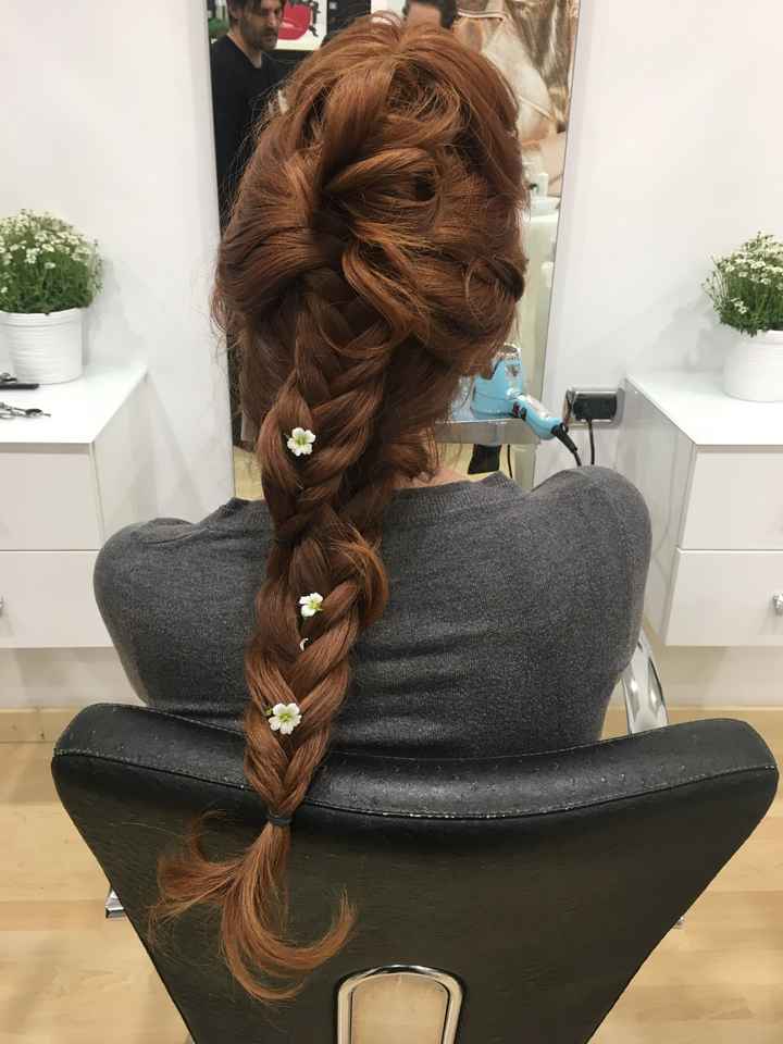  Prova acconciatura... consigli... da notare che la parte superiora e molto simile... la parte sotto