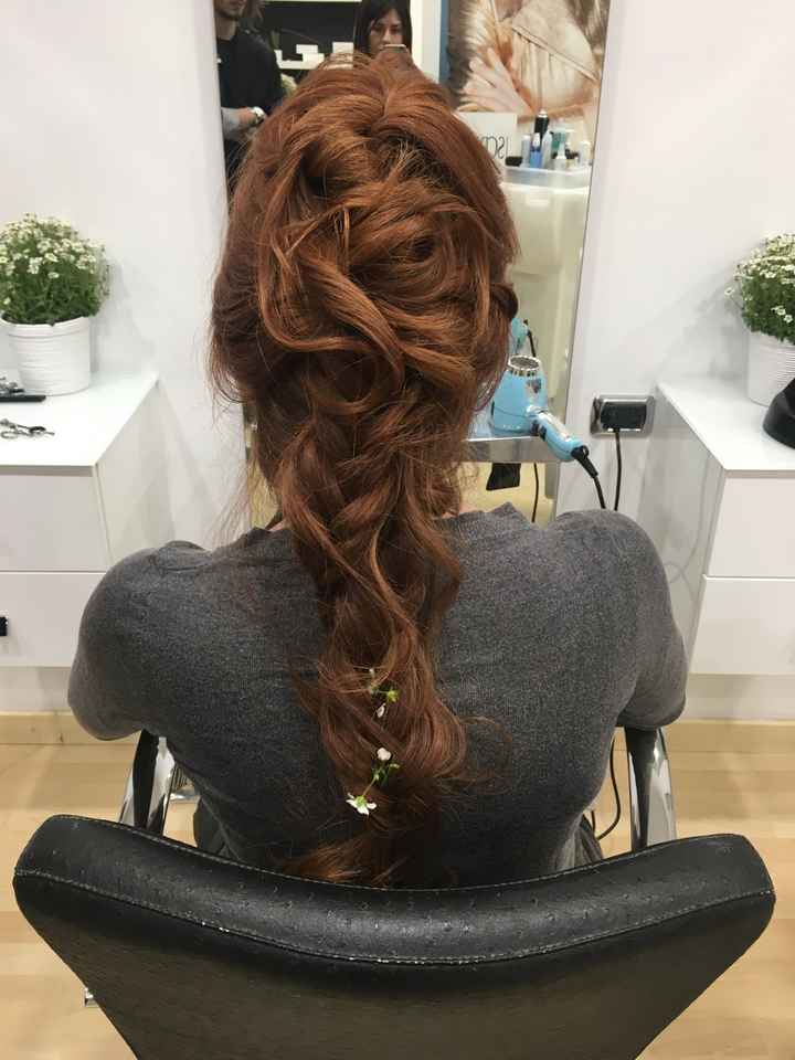  Prova acconciatura... consigli... da notare che la parte superiora e molto simile... la parte sotto