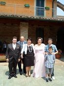 sposi con la famiglia di simonetta