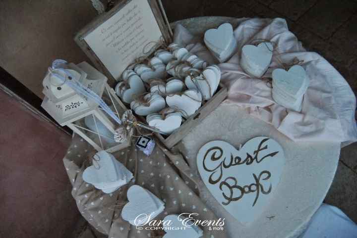 Esempio di cuori di legno guest book
