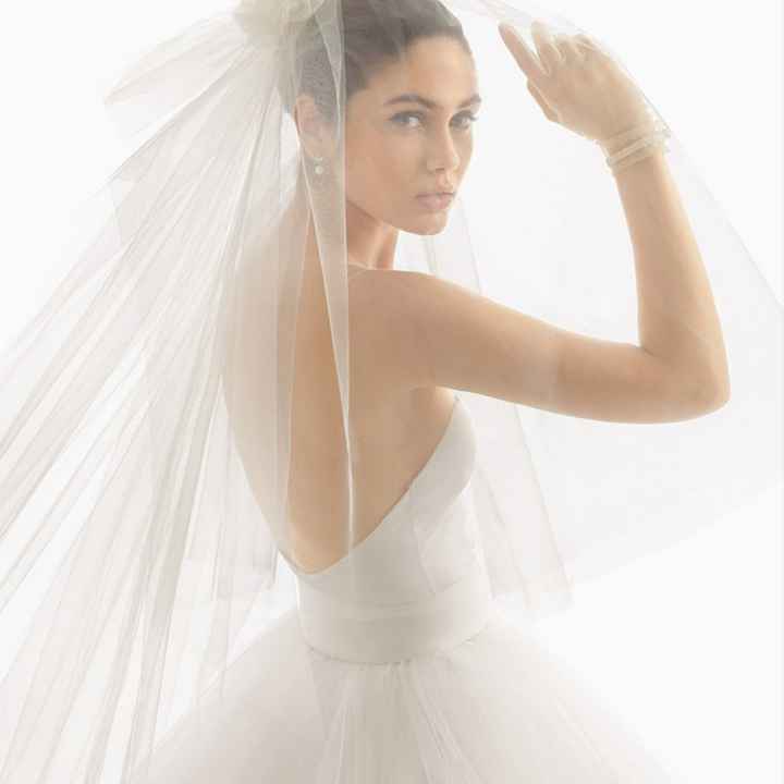 Chignon alto sposa e velo con calata - 1