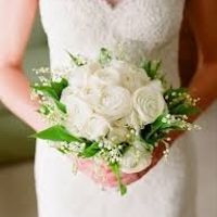 bouquet ranuncoli bianchi e mughetti