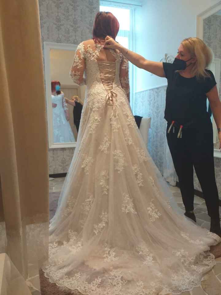 Secondo voi quale è l abito migliore per una sposa curvy? - 1
