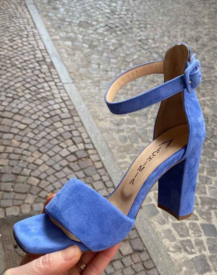 Ciao a tutte, i colori del matrimonio saranno azzurro e bianco. Che ne dite di queste scarpe per me😁
