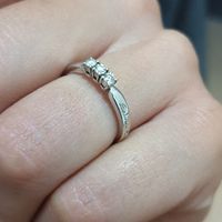 E ora mostraci una foto del tuo anello di fidanzamento! - 1