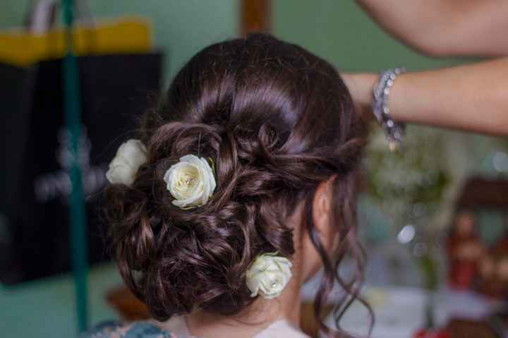 Fiori nell’acconciatura sposa, chi? 1