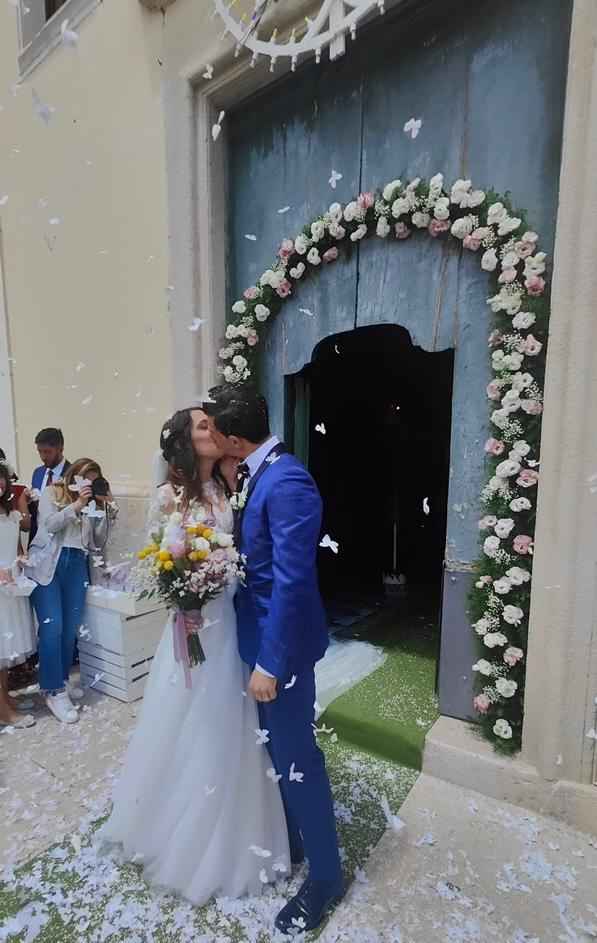 Arco fiori sulla porta della chiesa - 2