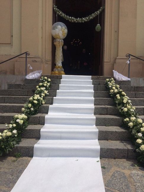 Chi ha usato i palloncini fuori dalla chiesa?? - 3