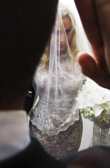 Valeria marini primissimo scatto abito sposa - 2