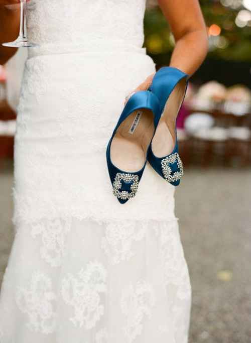 Scarpe bianche o blu? - 3