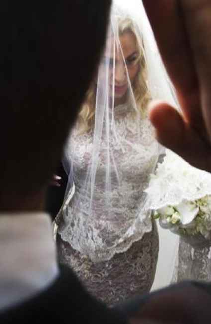 Valeria marini primissimo scatto abito sposa - 2