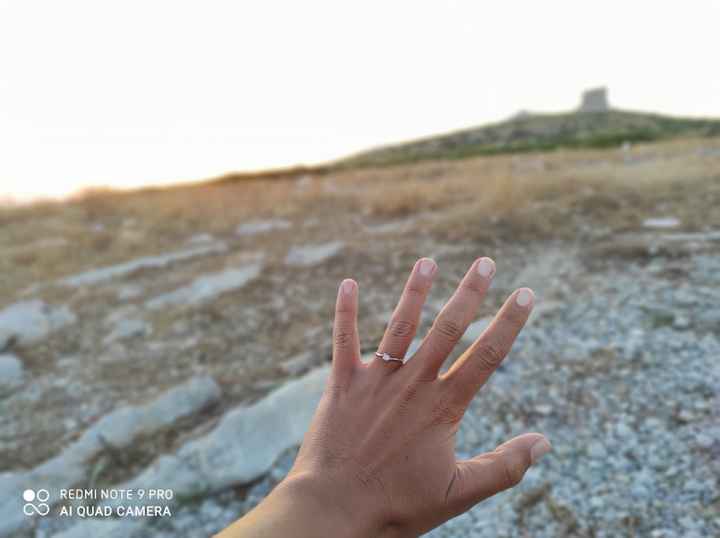 E ora mostraci una foto del tuo anello di fidanzamento! - 1