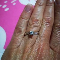 E ora mostraci una foto del tuo anello di fidanzamento! - 1