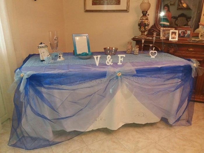 Tavolo a casa per regali 