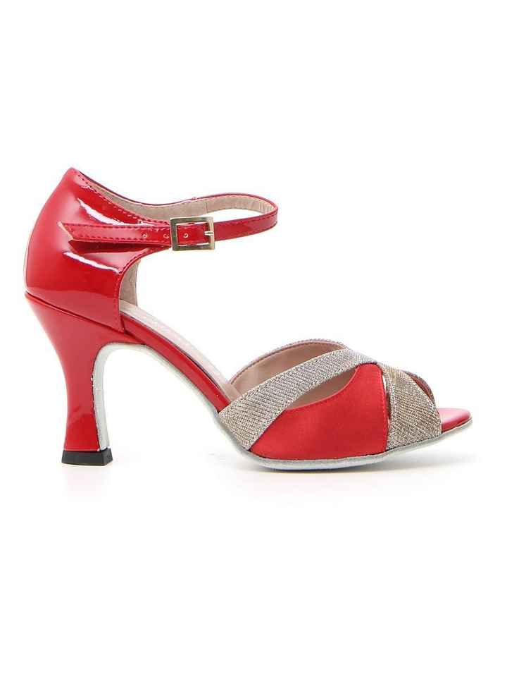 Scarpe di ricambio (nel caso morissi ad un certo punto con le altre)