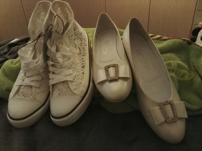 Dura scelta delle scarpe per spose "alte" - 1