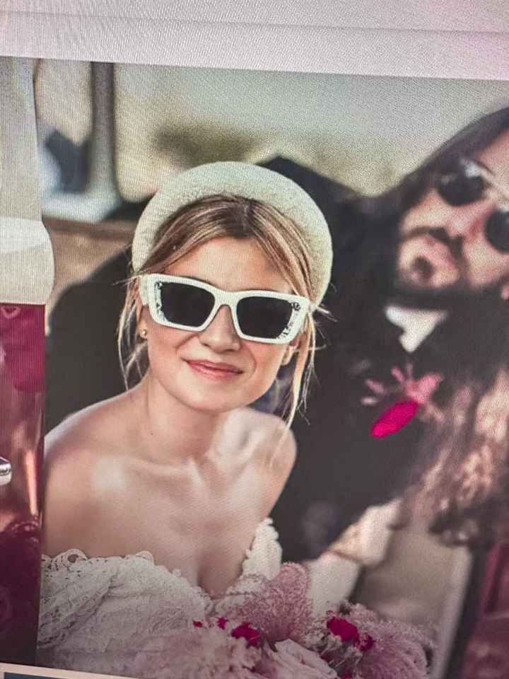 Acconciatura con cerchietto importante - 1