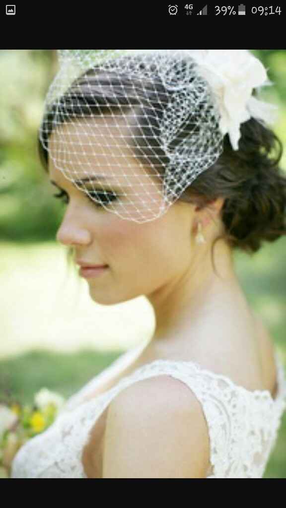 Spose con coroncina e accessori nei capelli: dove e quale? - 1