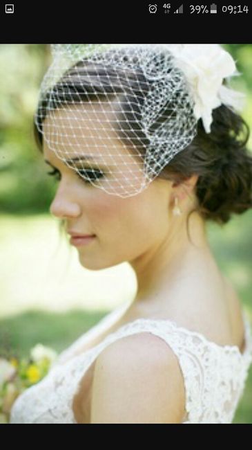 Spose con coroncina e accessori nei capelli: dove e quale? - 1