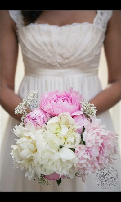 Club della sposa con il bouquet color pastello: - 1