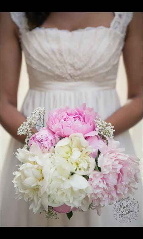 Club della sposa con il bouquet color pastello: - 1