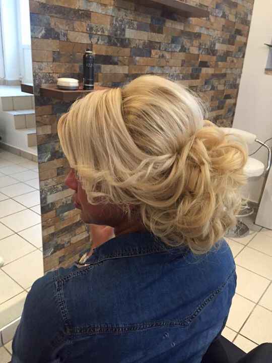 Capelli fini e acconciatura vaporosa - 3