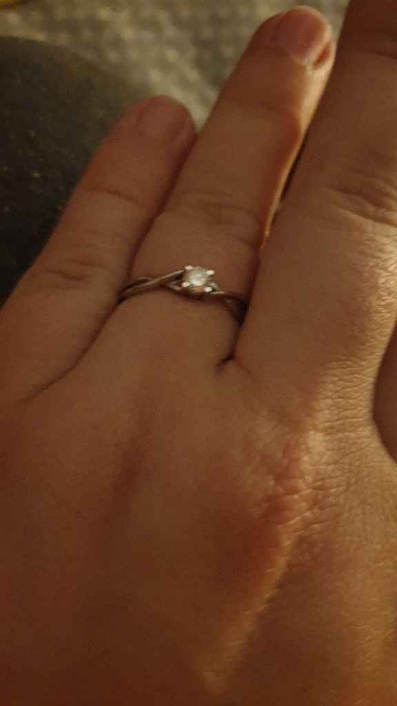 E ora mostraci una foto del tuo anello di fidanzamento! - 2