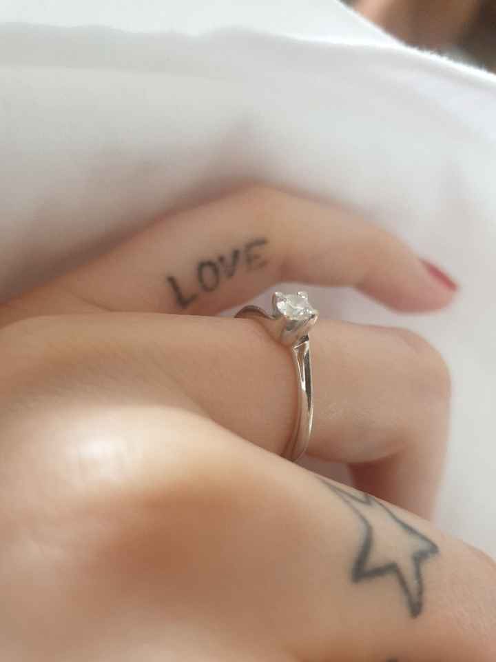 E ora mostraci una foto del tuo anello di fidanzamento! - 1