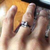 E ora mostraci una foto del tuo anello di fidanzamento! - 1