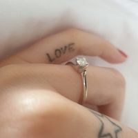 E ora mostraci una foto del tuo anello di fidanzamento! - 1