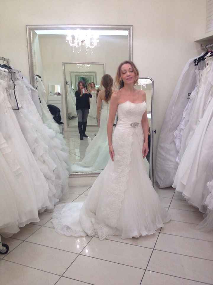 Mi fate vedere i vostri abiti? - 1