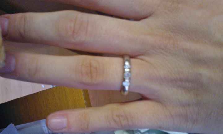 Fedina con tre brillanti.