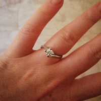 E ora mostraci una foto del tuo anello di fidanzamento! - 1