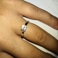 E ora mostraci una foto del tuo anello di fidanzamento! - 1