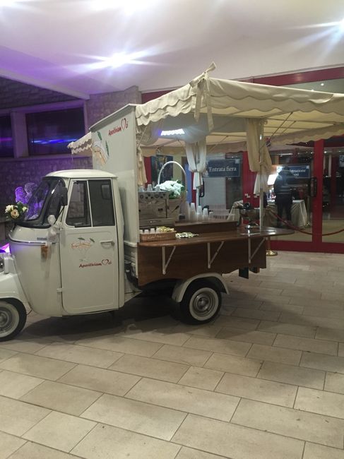 Aperitivo fuori la chiesa - 2