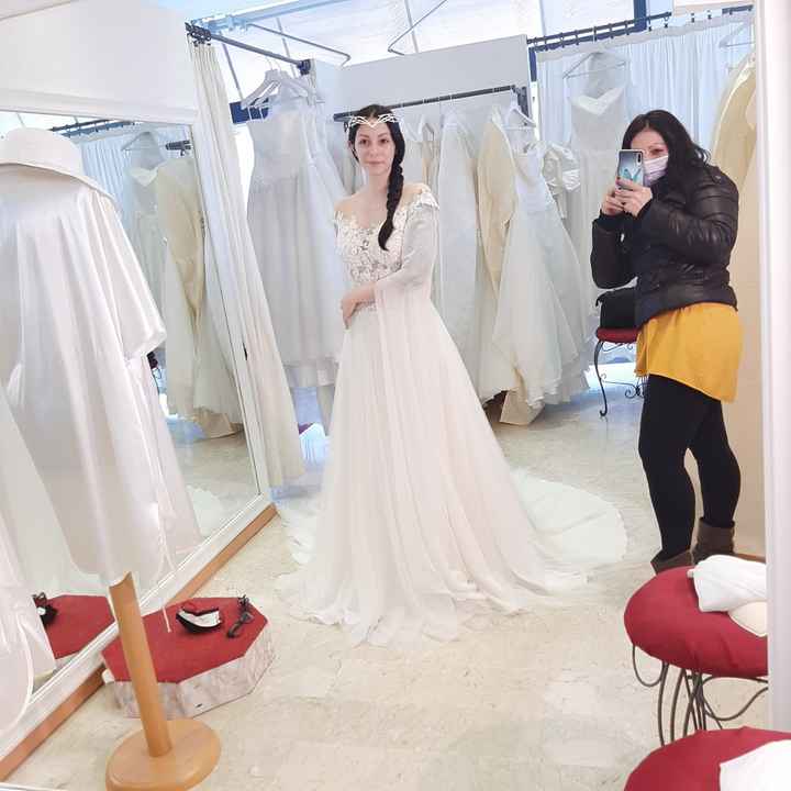 Help! Abiti dal colore bianco seta - 1