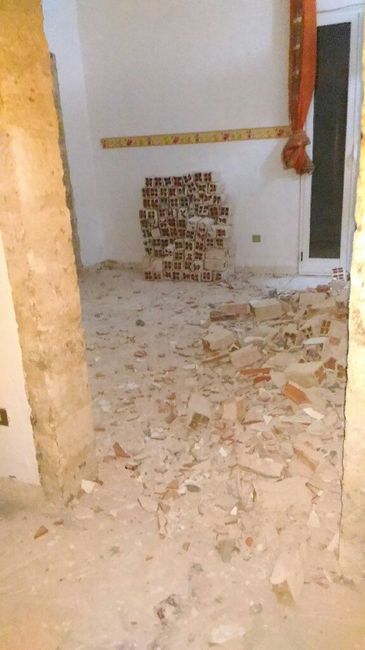  Da: speriamo ci passano il mutuo a buttiamo tutto a terra - 2