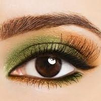 occhi verde arancio