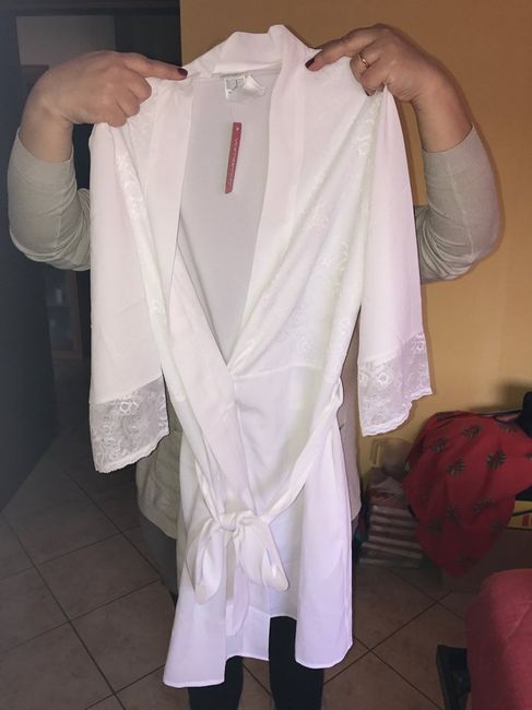 Cosa indosserete nel momento della preparazone trucco parrucco ecc???? - 2
