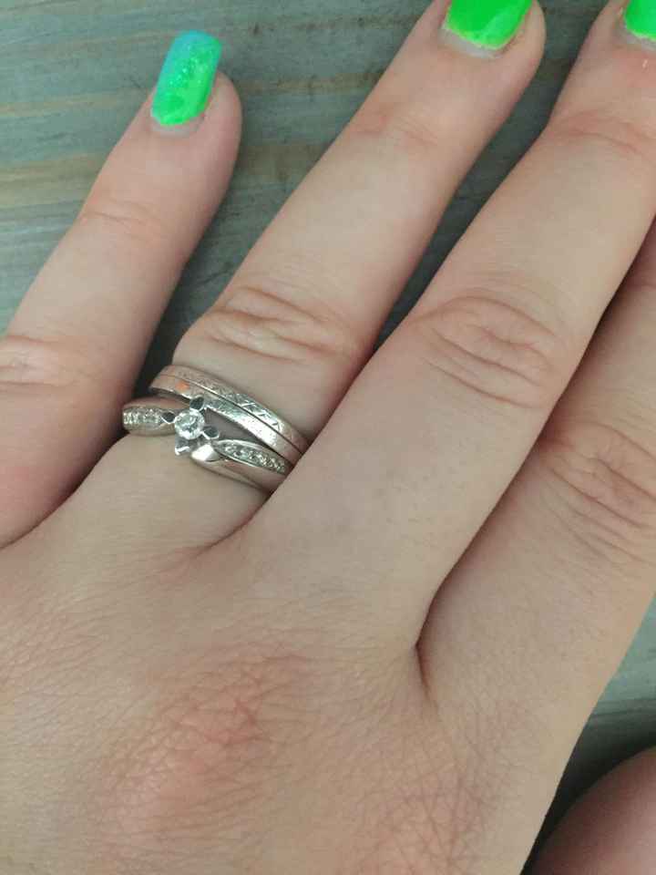 E ora mostraci una foto del tuo anello di fidanzamento! - 1