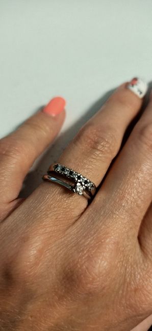 E ora mostraci una foto del tuo anello di fidanzamento! 9