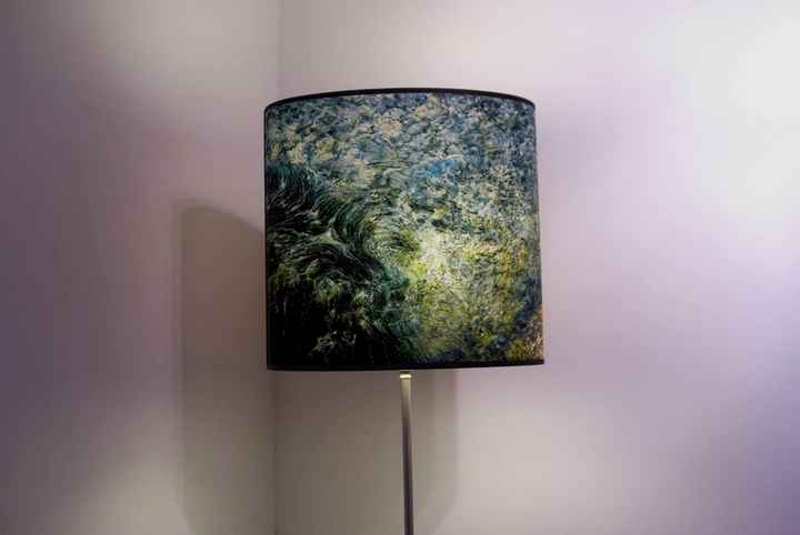 "Acqua" lampada con paralume d'arte con base a stelo o piantana